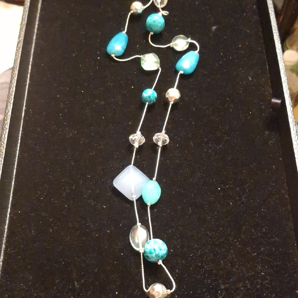 Jewelry - Elegant Turquoise and Silver Necklace